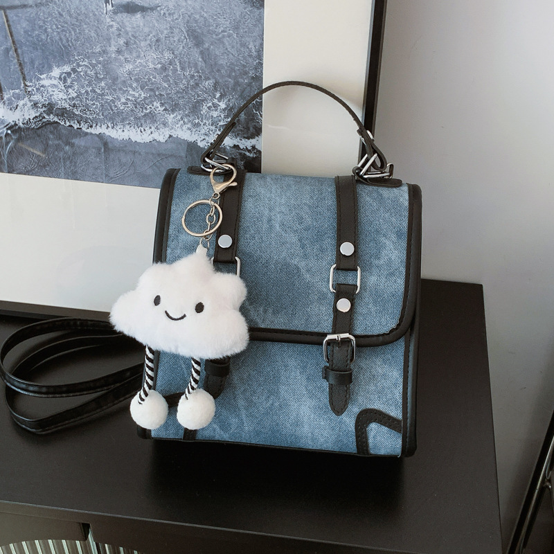 Este año, la popularidad de la mochila de mujeres de nicho 2024 nueva mochila de estilo universal, mini mochila de viaje de moda.