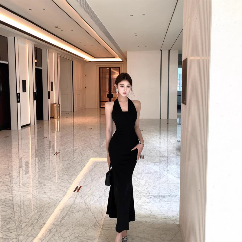 Beautiful Black Halter Neck Dress for Women in Summer, Pure and Sexy Hot Girl Style, Revealing Back, Hip-Hugging Fishtail Long Dress Beautiful Black Halter Neck Dress for Women in Summer, Pure and Sexy Hot Girl Style, Revealing Back, Hip-Hugging Fishtail Long Dress