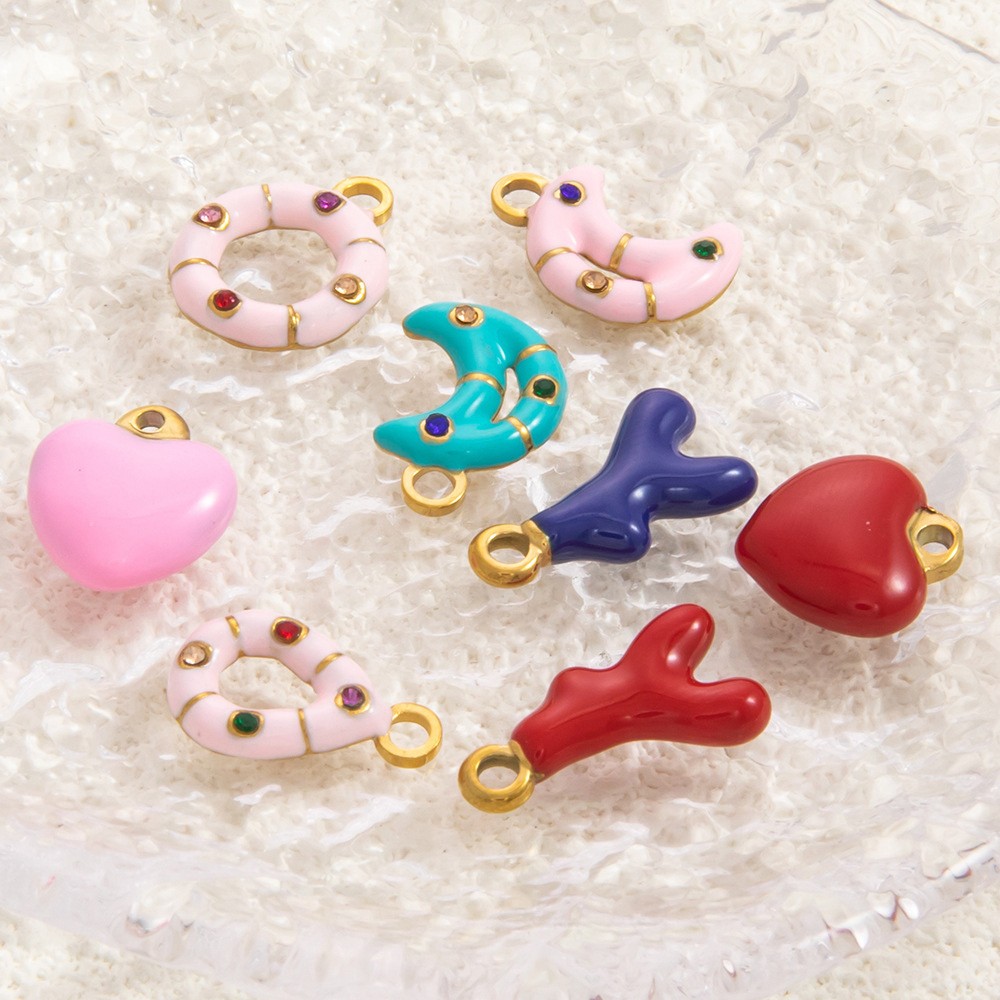 1 Piece 10*13.2mm 11.1*12.6mm 14.9*9.3mm 304 Stainless Steel Rhinestones PVD Coated Real Gold Plated Round Moon Heart Shape Pendant DIY Jewelry Accessories display picture 1