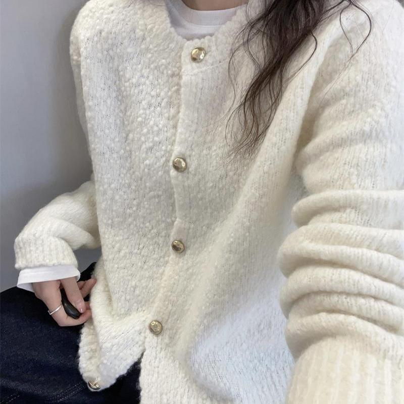 Autumn long-sleeve with a round collar