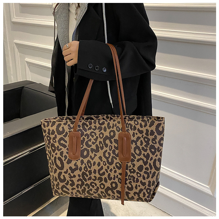 Women's Large Pu Leather Leopard Vintage Style Zipper Tote Bag display picture 19