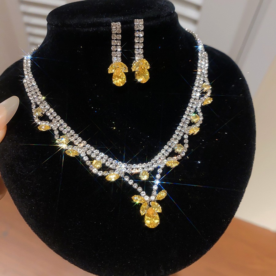 Collar de pendientes de diamantes con gotitas de agua transfronterizas europeas y americanas, colgante de moda de lujo ligero, cadena de clavícula, celebridad de Internet, joyería de alta gama, mujer