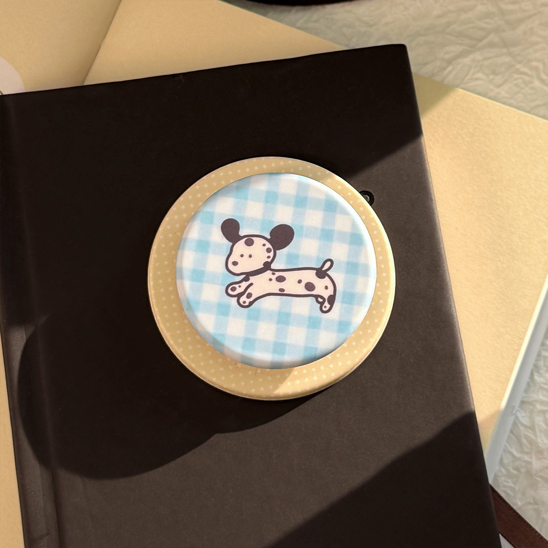 Colores de contraste para cachorros de cuadrillas Magsafe succión de soporte de airbags de película para teléfonos móviles telescópicos dibujos animados portátiles