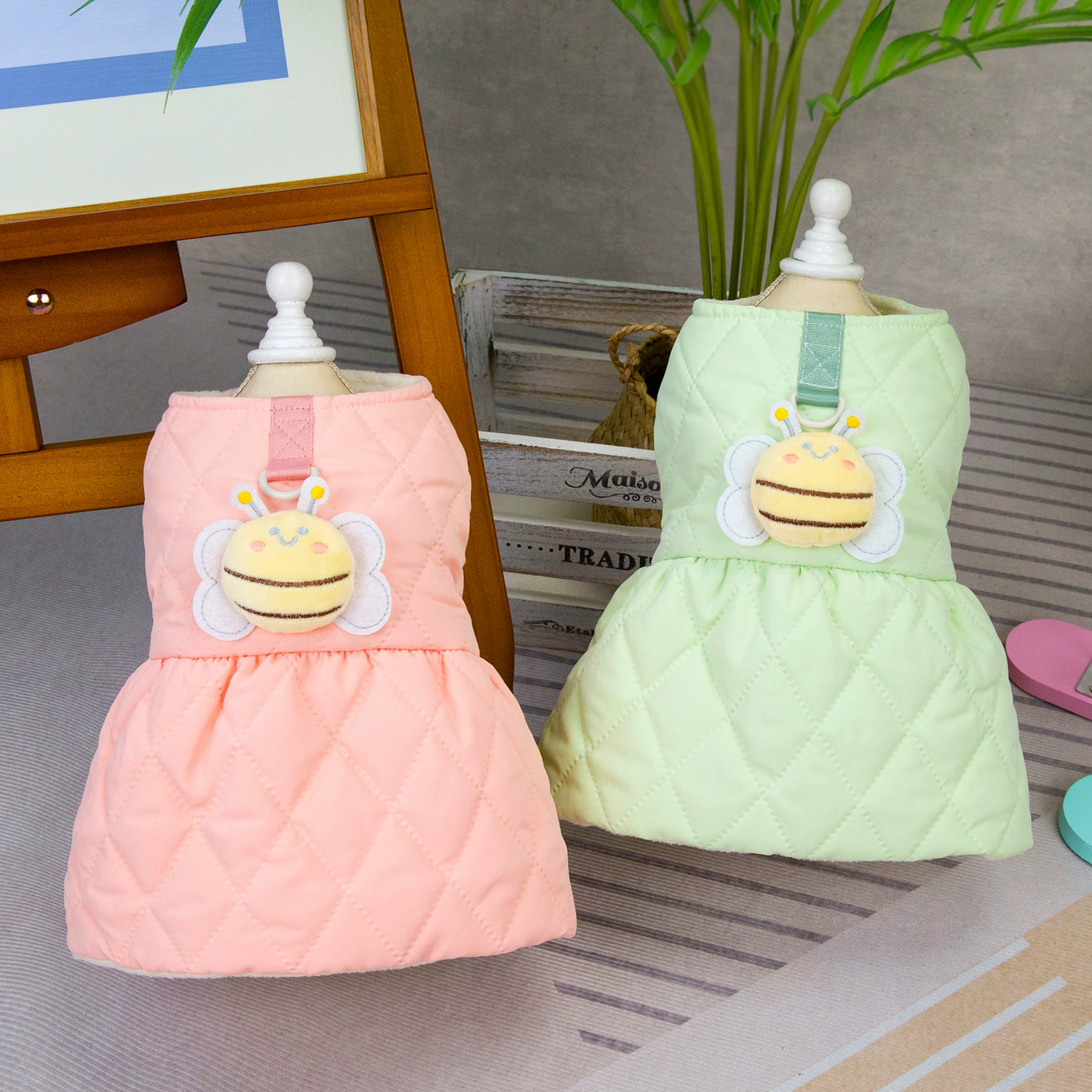 Одежда для домашних животных осенняя и зимняя новая одежда для домашних животных Одежда для собак Одежда для кошек Одежда для домашних животных Хлопковая юбка 24 пчелы хлопчатобумажная юбка