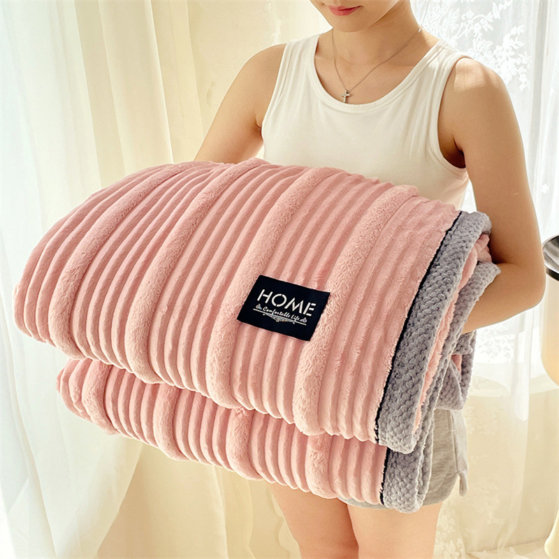 Manta de lana de conejo de leche Manta de cuatro estaciones Manta de oficina Manta de lana de leche transfronteriza de color sólido al por mayor