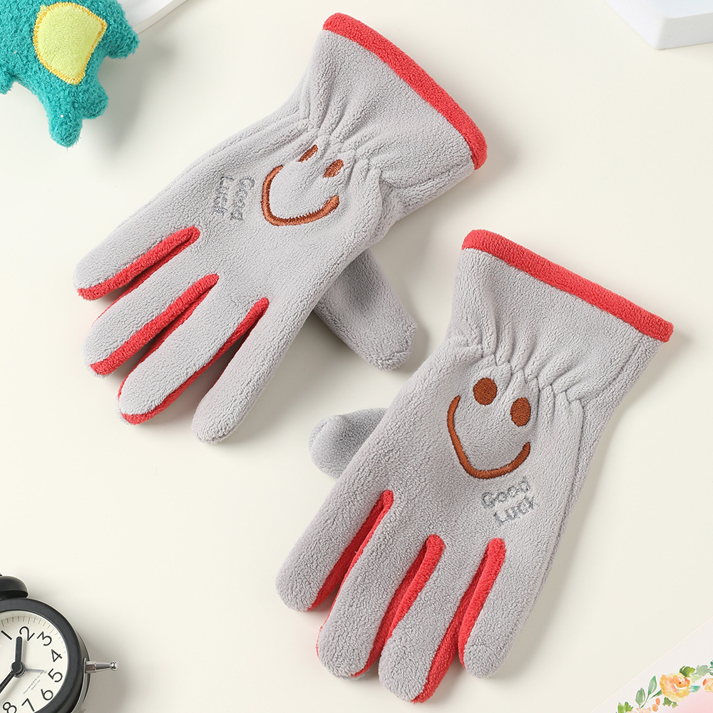 Guantes de invierno para niños con guantes de terciopelo de dibujos animados al aire libre para montar a favor de la piel, guantes de terciopelo de grano para niños y niñas.