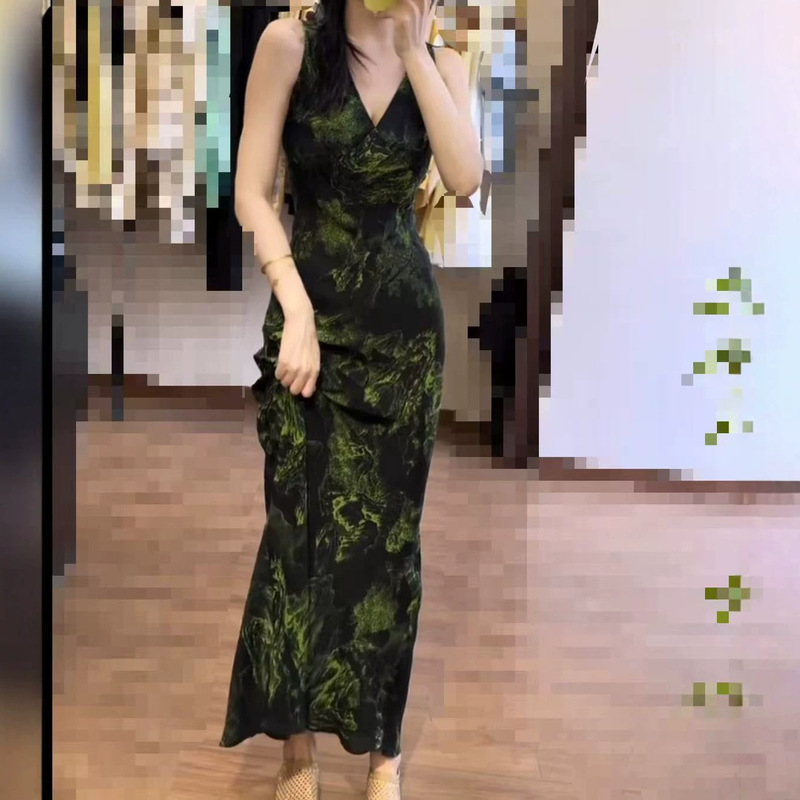2616 Jieyuexiu Elegant Green Age-Defying Long Sleeveless V-Neck Summer Dress for Women That Flatters the Figure 2616 Jieyuexiu Elegant Green Age-Defying Long Sleeveless V-Neck Summer Dress for Women That Flatters the Figure