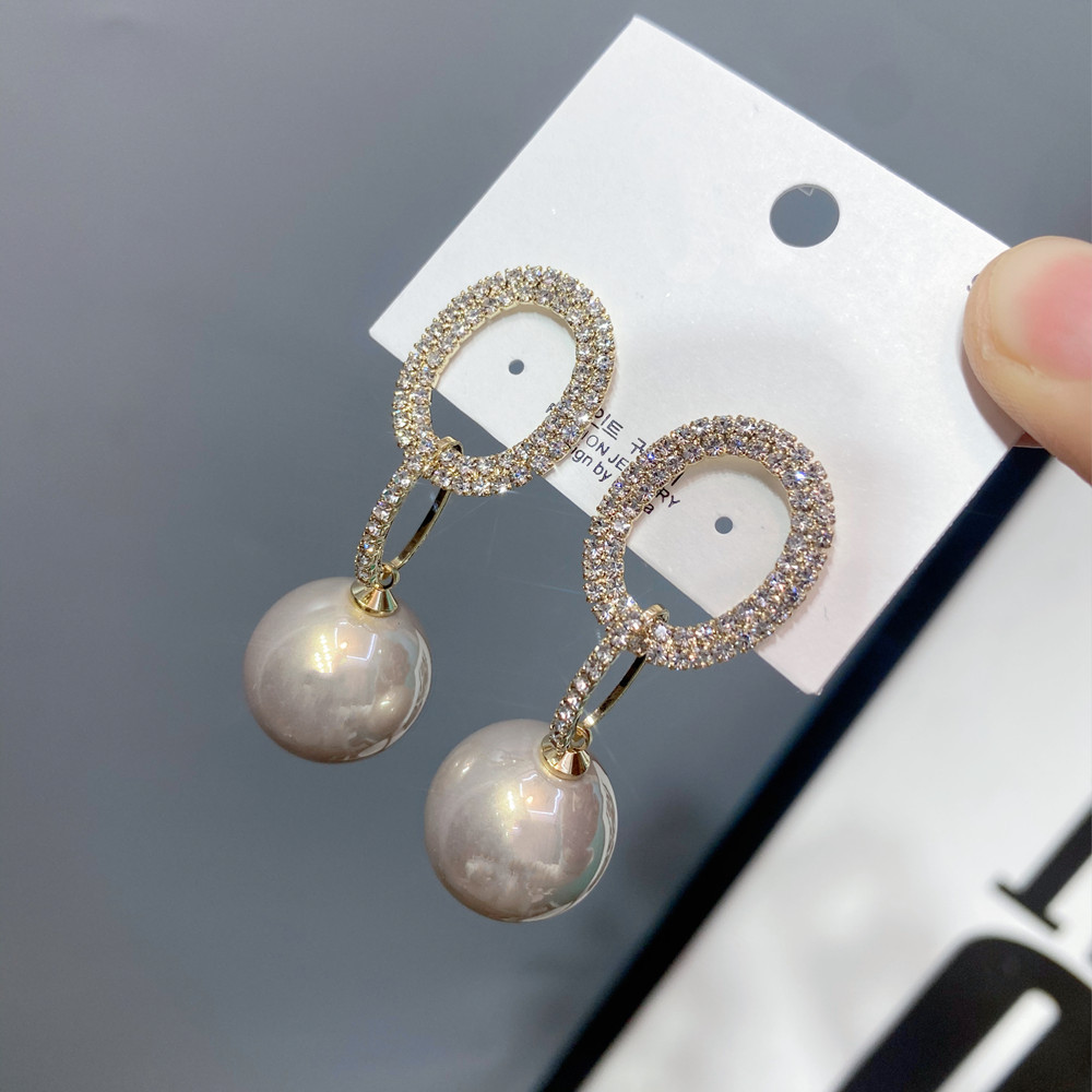 Fashion Full Diamond Pearl Stud Earrings display picture 1