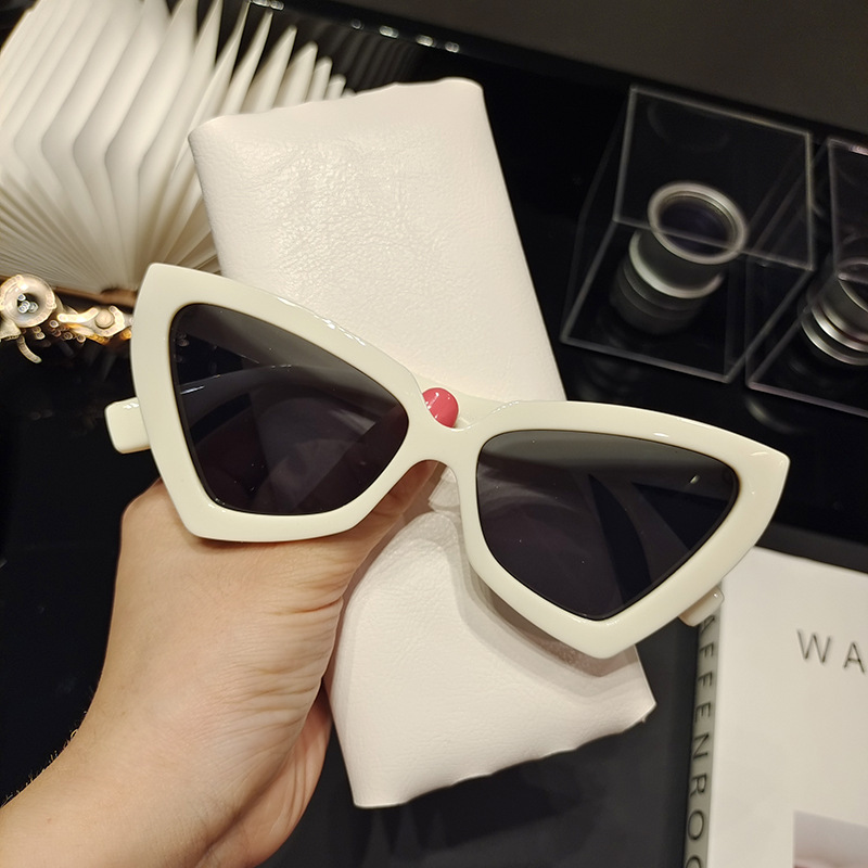 Retro Triangle Frame Jelly Color Sunglasses Wholesale Nihaojewelry display picture 3