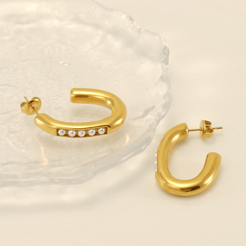 INS estilo francés estilo de alta calidad de acero inoxidable pendientes femeninos europeos y americanos 18K pendientes de perlas con incrustaciones de acero de titanio pendientes al por mayor