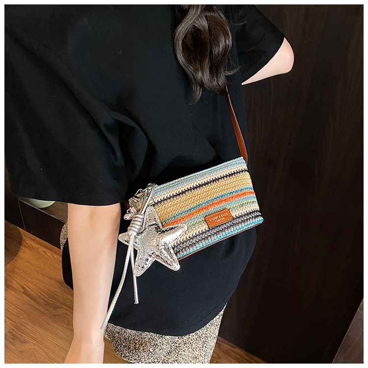 This year, the rainbow woven small bag is in vogue. It's a new summer model for girls in 2025, a trendy single-shoulder bag with contrasting colors and a crossbody bag undefined