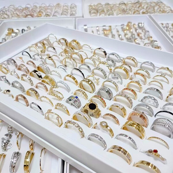 fashionable golden ring stainless steel