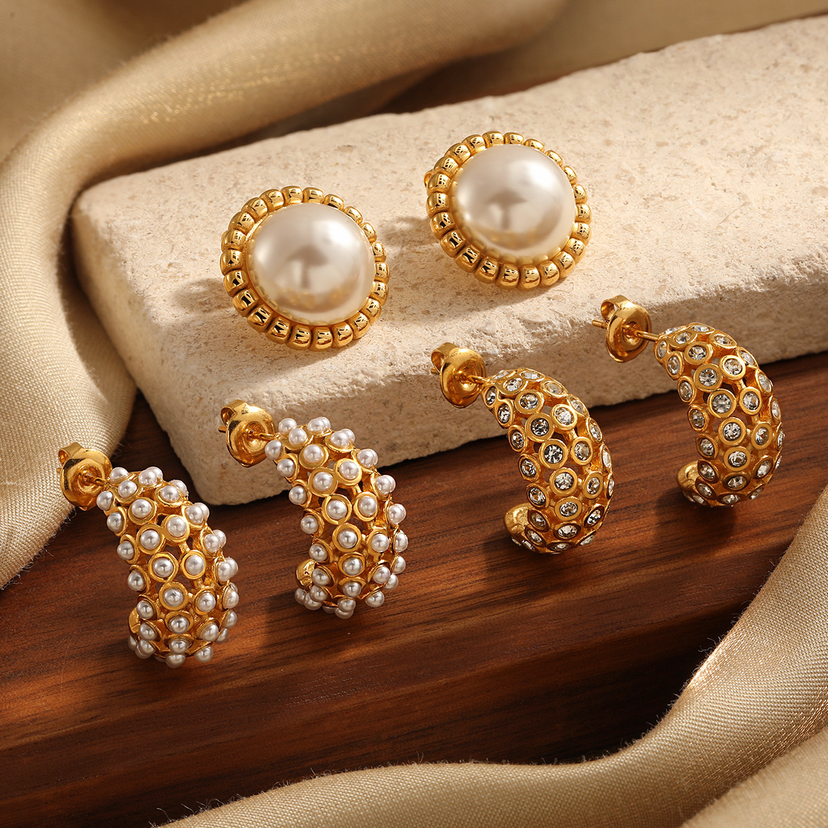 法式复古风珍珠月牙形cnc镶石钛钢耳钉女士时尚轻奢设计百搭耳饰