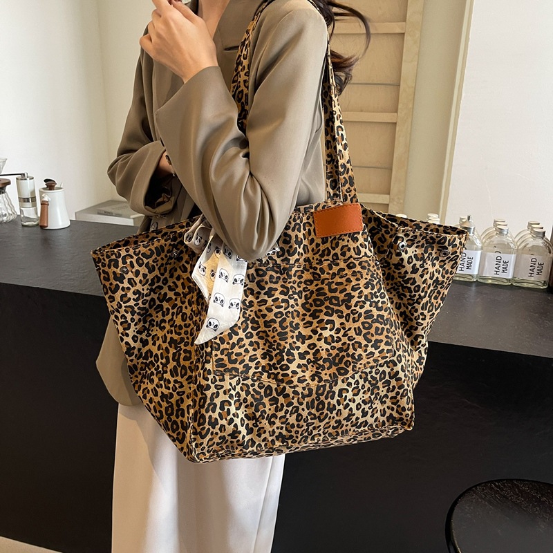 Bolso de alta calidad de gran capacidad con estampado de leopardo transfronterizo 2024 invierno nuevo bolso de hombro de moda bolso de lona grande