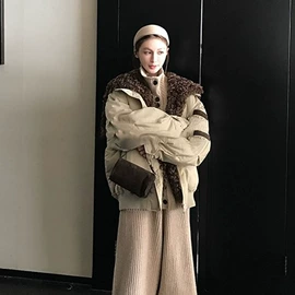 女式衬衫;上衣;连衣裙