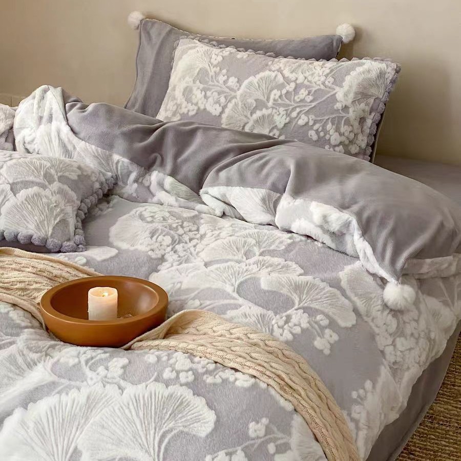 軽い豪華な330gウサギのぬいぐるみは牛乳の毛を厚くして、冬の彫刻花のサンゴの毛のクラスのシーツの布団のベッド用品を四つセットします。