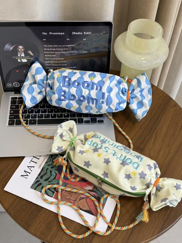 2025 新しい通勤レッドキャンディバッグ甘い刺繍ショルダーバッグ調節可能なカラフルなクロスボディバッグ|undefined