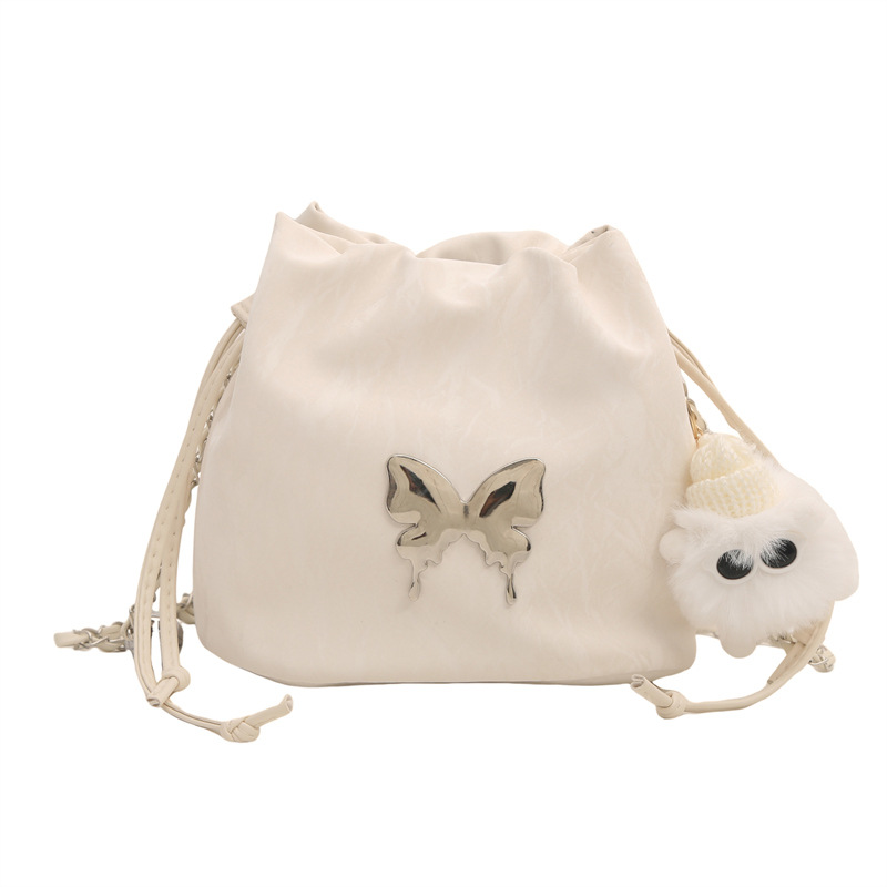 2024 nuevo diseño de nicho de la cadena popular de este año bolso pequeño bolso de mensajero de mariposa femenino hermoso bolso de cubo de un solo hombro