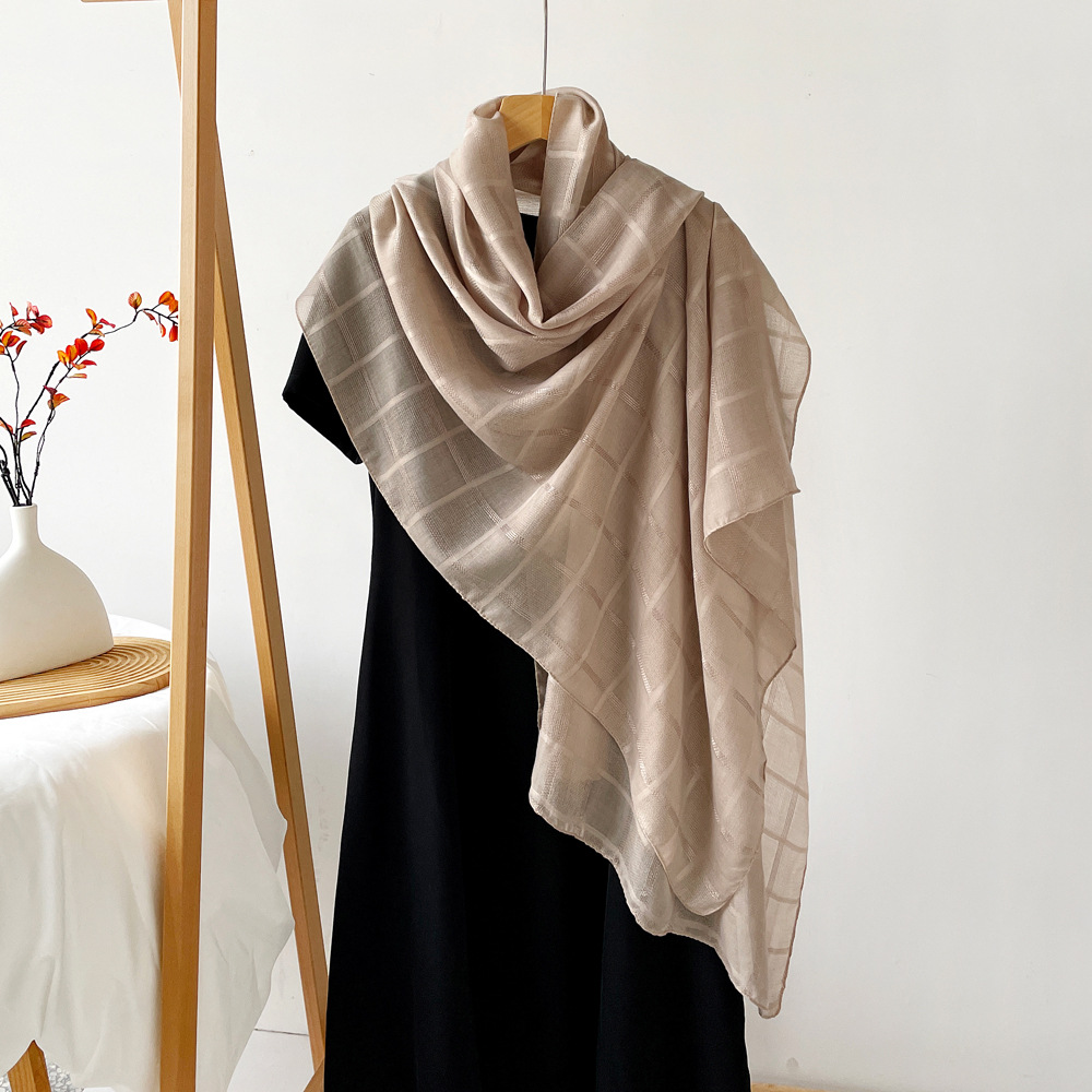 Femmes Rétro Style Simple Couleur Unie Polyester Écharpe En Soie display picture 17