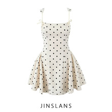 �羳ZA�W���LŮ�b���uͨINS������Ʒ��ʽֲ�q���c������������ȹ