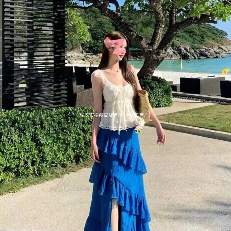 Real price - Vintage bright and vibrant holiday-style French low-cut top with irregular design and lace slit skirt Real price - Vintage bright and vibrant holiday-style French low-cut top with irregular design and lace slit skirt