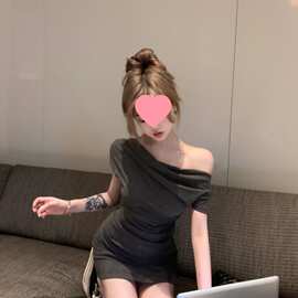 纯欲短袖一字肩抹胸连衣裙女夏季新款抽褶设计修身显瘦包臀裙短裙