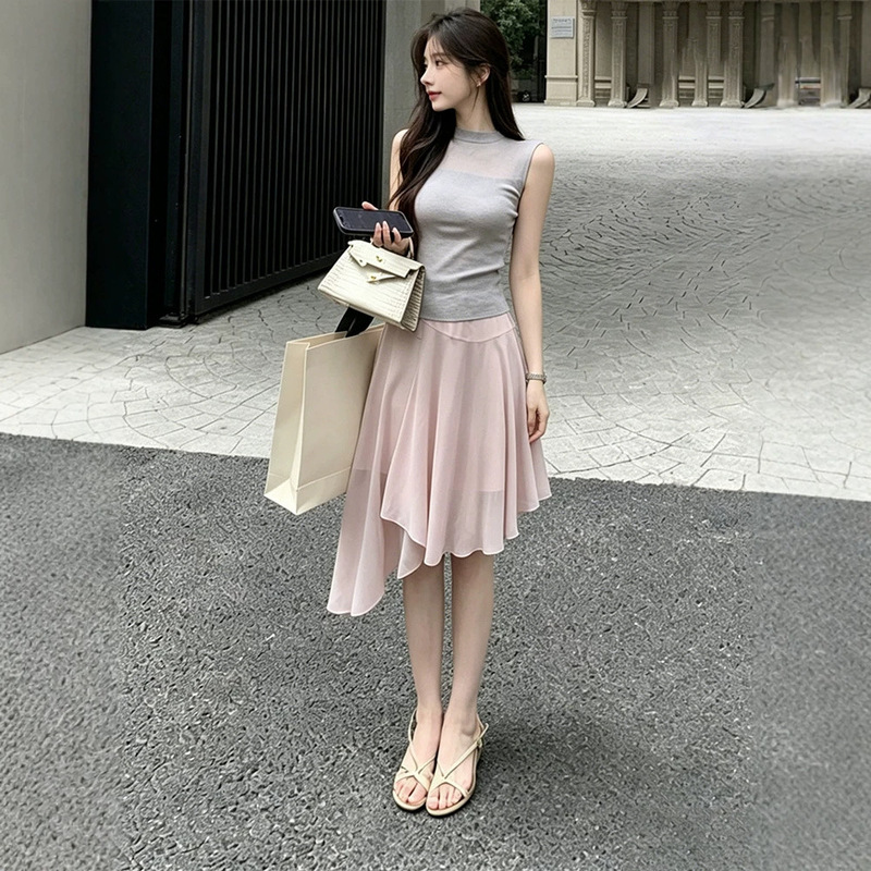 Komashop "Light Makeup Style Model" Korean Chic Set for Women, Summer Knit Top + Chiffon Skirt Two-Piece Set Komashop "Light Makeup Style Model" Korean Chic Set for Women, Summer Knit Top + Chiffon Skirt Two-Piece Set