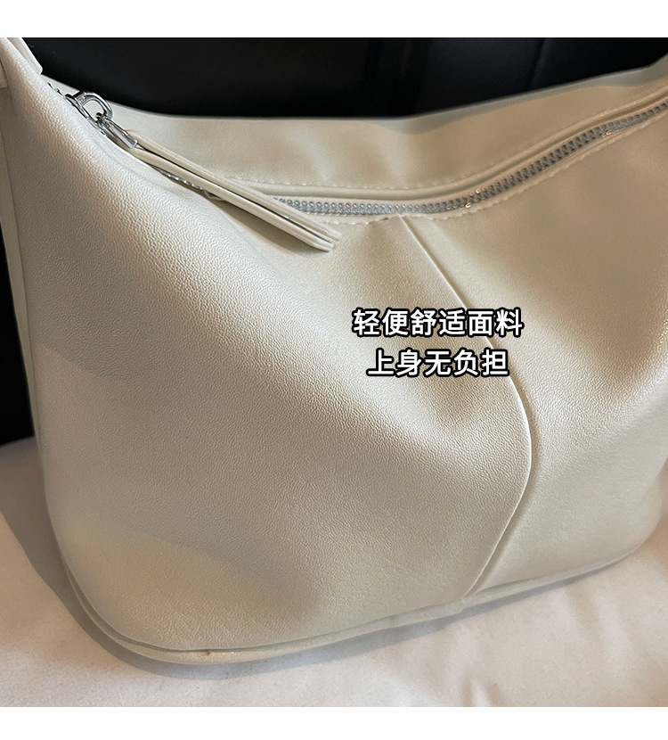 Korean commuter versatile underarm bag for women 2025 New summer fashion dumpling bag Niche single-shoulder crossbody bag trend Application Scenario