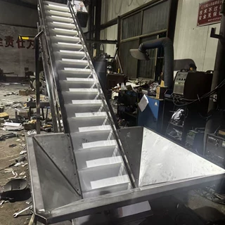 大倾角爬坡输送设备 可移动可升降防漏料横隔板运输机 煤渣块上料