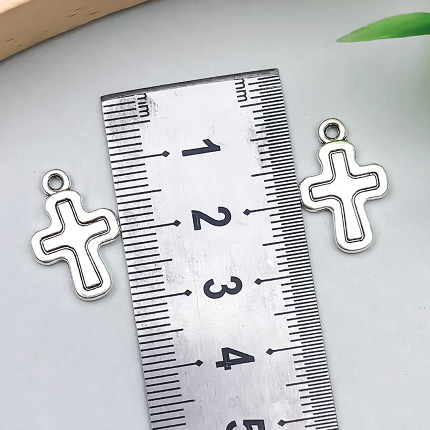 1 ancient silver solid line cross 13x19mm-1.1g-18734