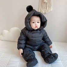 婴儿羽绒服连体衣儿宝宝抱衣冬天外出服加厚爬服轻薄保暖冬装