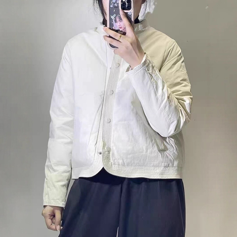 2025 Winter New Artistic Women's Small Loose Slimming Look Stand-Up Collar Short 90 Velvet down Jacket