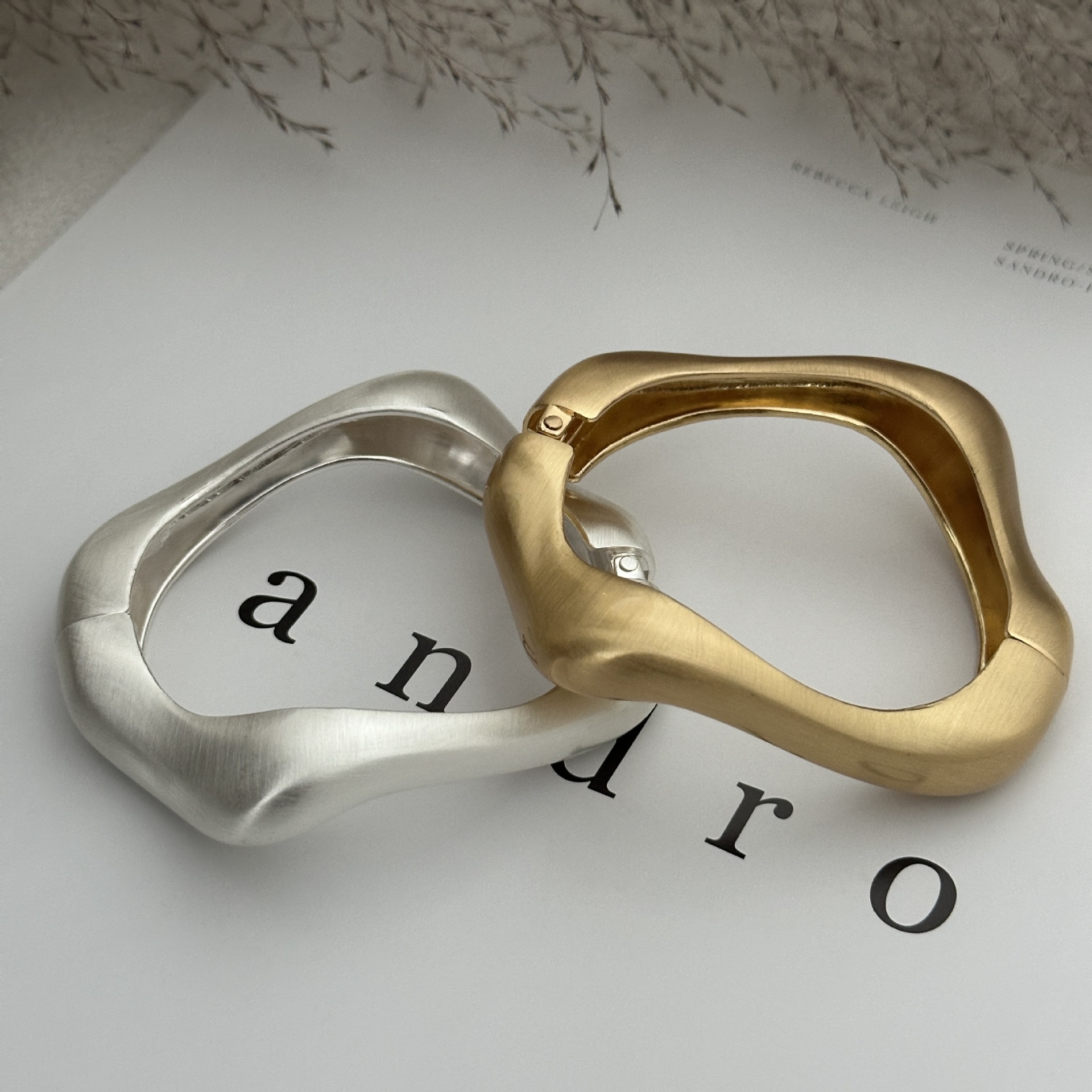 65g Weight Bangle Classification Alloy Chain Material 1 Piece Quantity Casual, Daily Occasion Alloy Material Solid Color Pattern Women's Gender Plating Design Elegant, Vintage Style Style Coffee, Gold Color Elegant Vintage Style Solid Color Alloy Wholesale Bangles 14