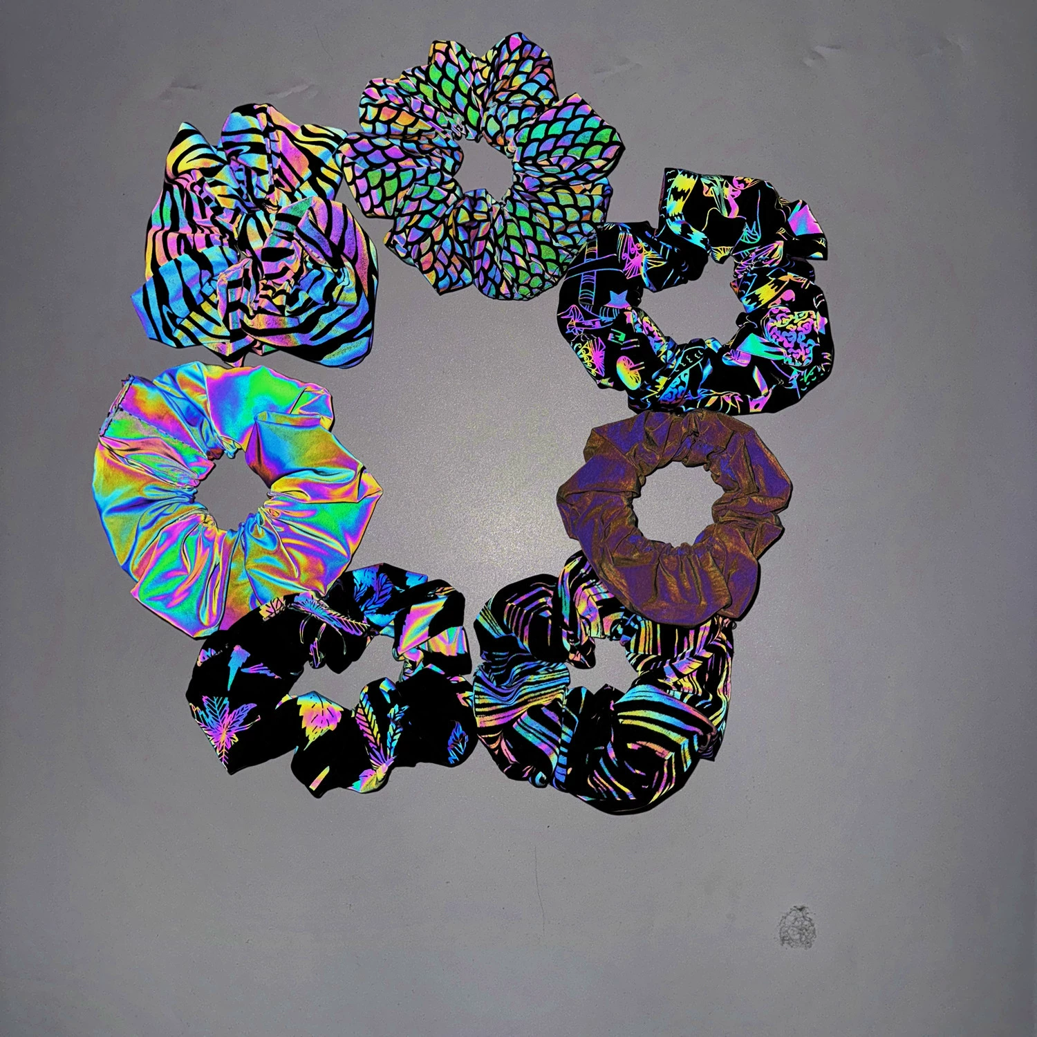 Новая красочная светоотражающая резинка для волос для женщин, высококачественный аксессуар для волос для ночного бега и дискотеки, универсальная повязка на голову.