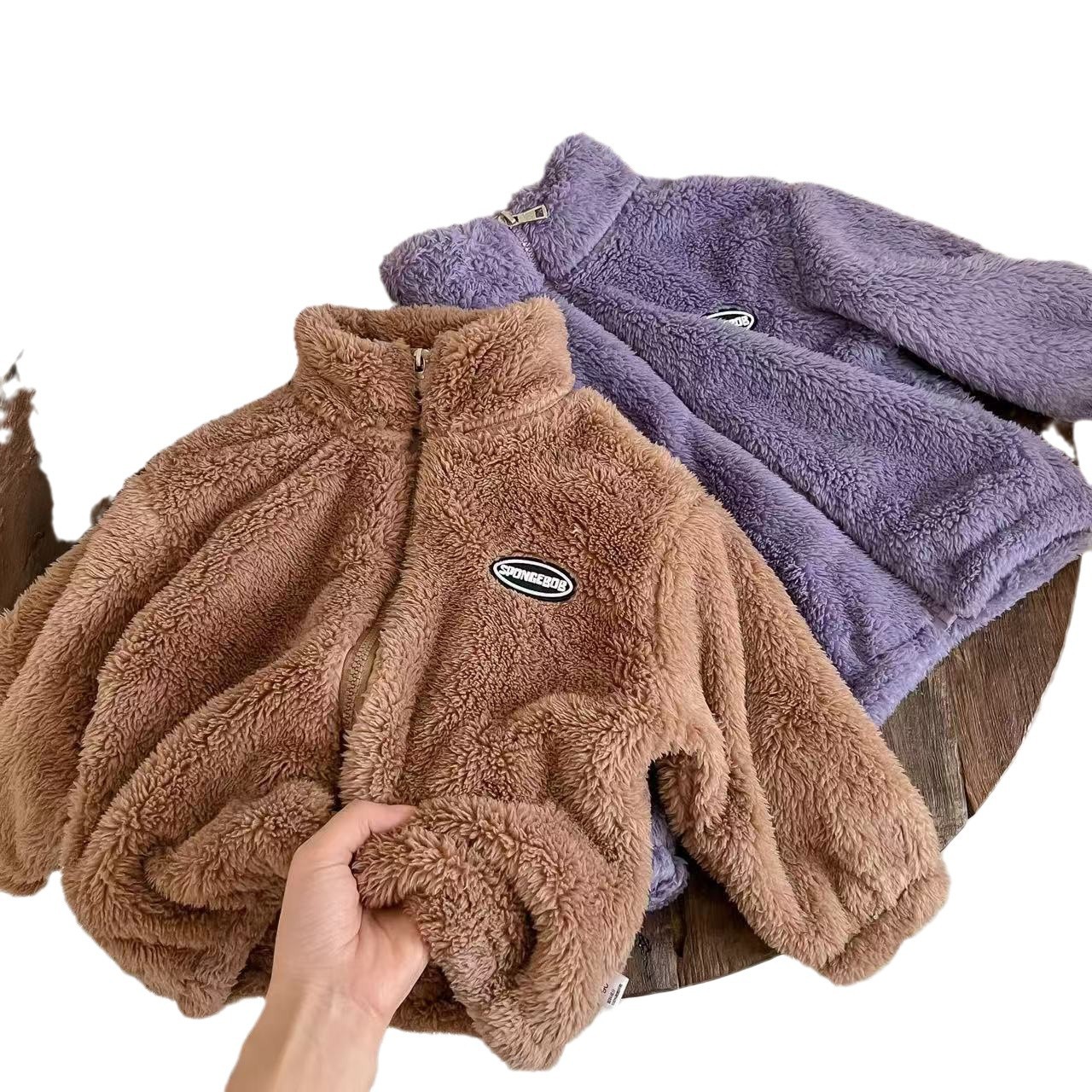 어린이 가을과 겨울 양털 코트 2024 새로운 따뜻한 칼라 재킷 겨울 산호 양털  두꺼운 모직 스웨터