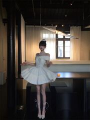 法式气质简约一字肩连衣裙女秋季新款气质小个子修身显瘦公主短裙