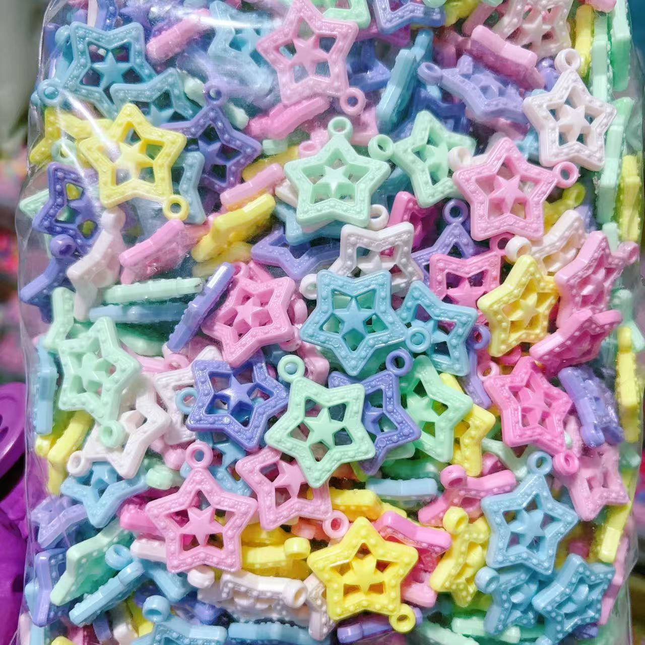 2025 Nuevas cuentas de cabello baratas en bolsa nuevas cuentas de plástico de color primavera diy gran agujero image 40