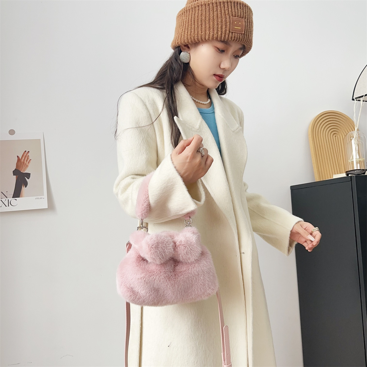 Shoulder Bag, New Plush Handbag For Autumn And Winter 2024, Fashionable And Popular Bow-knot Versatile Lady's High-end Crossbody Bag._voghion.com