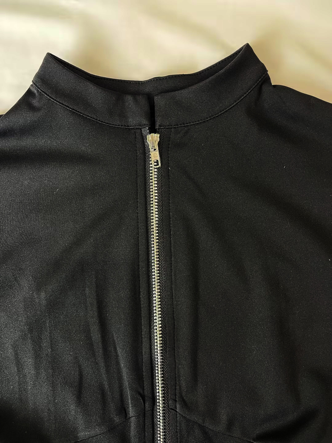 2026 Spring And Summer New Women's Clothing, Fashionable And Elegant Solid Color V-neck Pleated Splicing Jumpsuit_ecoleips.com