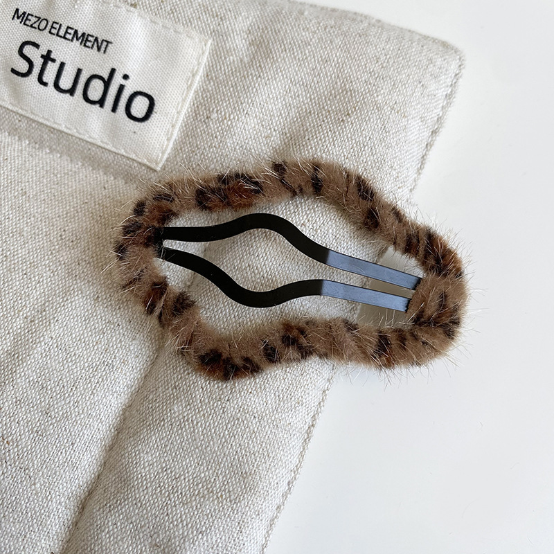 깊은 표범 무늬 구름 스타일