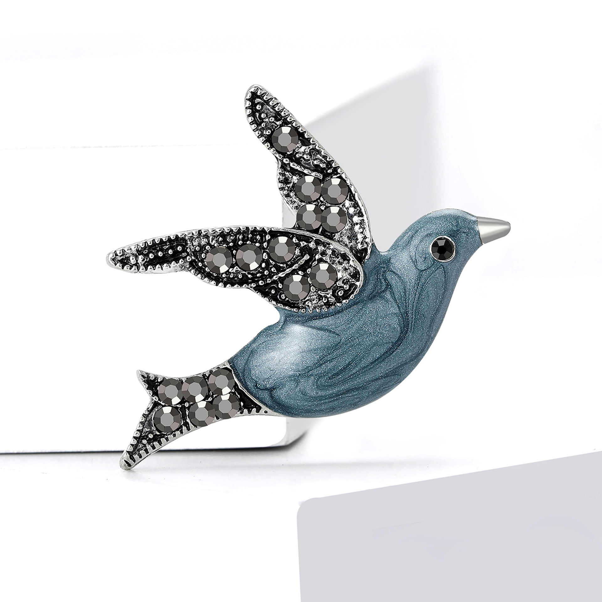 New Cartoon Alloy Enamel Peace Dove Brooch Exquisite Creative Men's and Women's Suit Cardigan Corsage Jewelry Pin