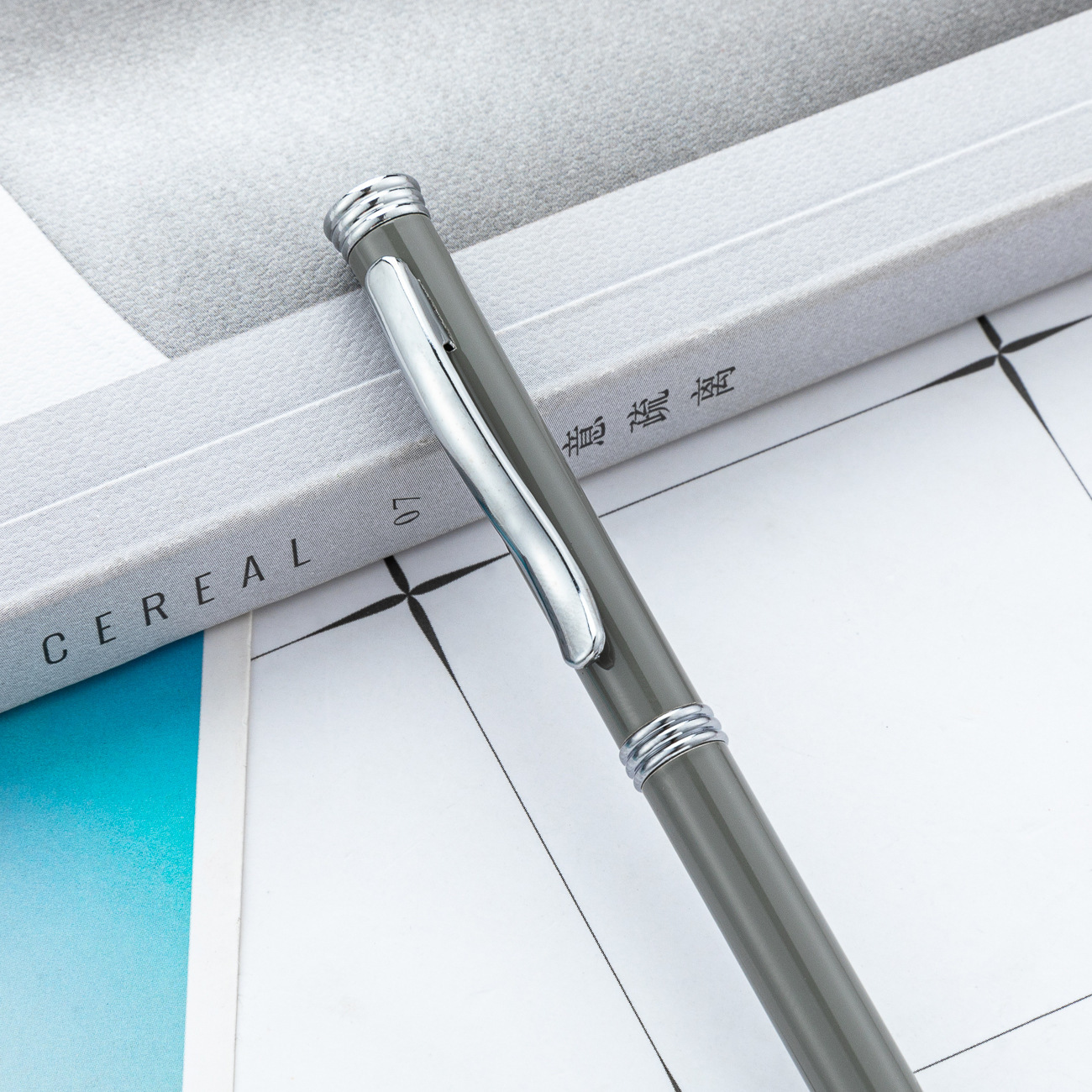 Nuevo bolígrafo de barra de aluminio puede fijar logotipo gris plateado hotel banquero bolígrafo de regalo de negocios bolígrafo de metal giratorio