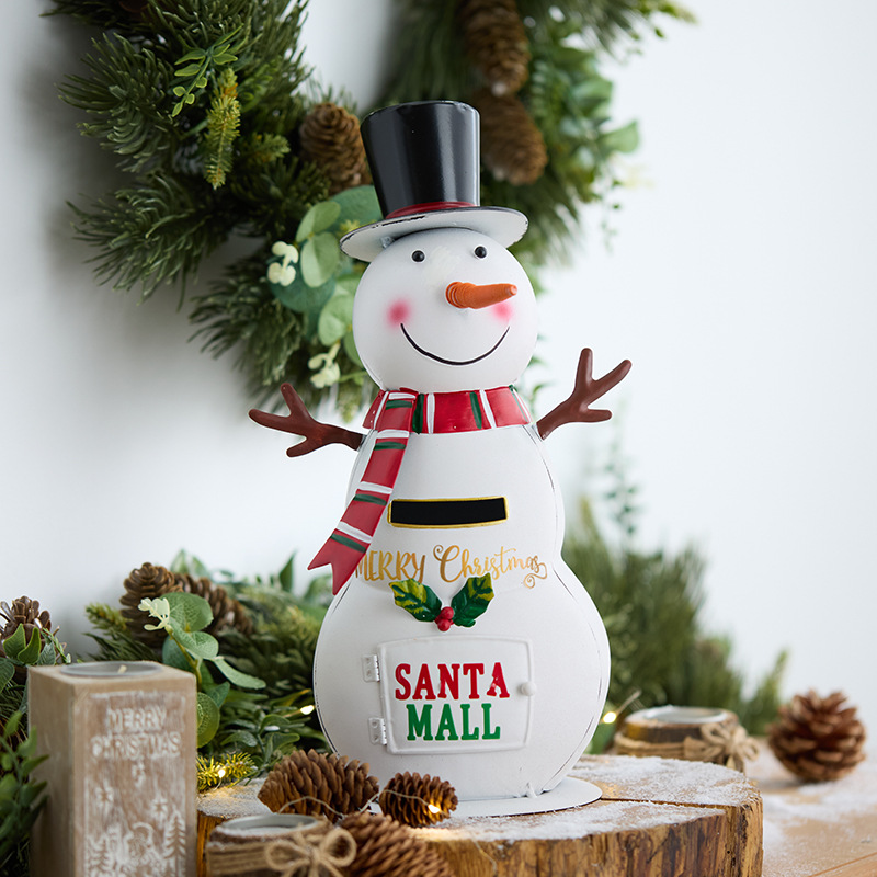 Decoraciones navideñas transfronterizas de hierro árbol de Navidad caja de correo tren tren tren tirando de viejo muñeco de nieve coche con adornos de lámpara