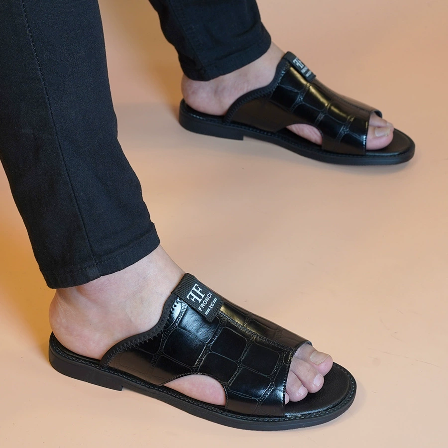 Мужские тапочки, новый летний стиль, мужская уличная нескользящая повседневная пляжная обувь в корейском стиле, модные и универсальные сандалии с мягкой подошвой и мягкой поверхностью.