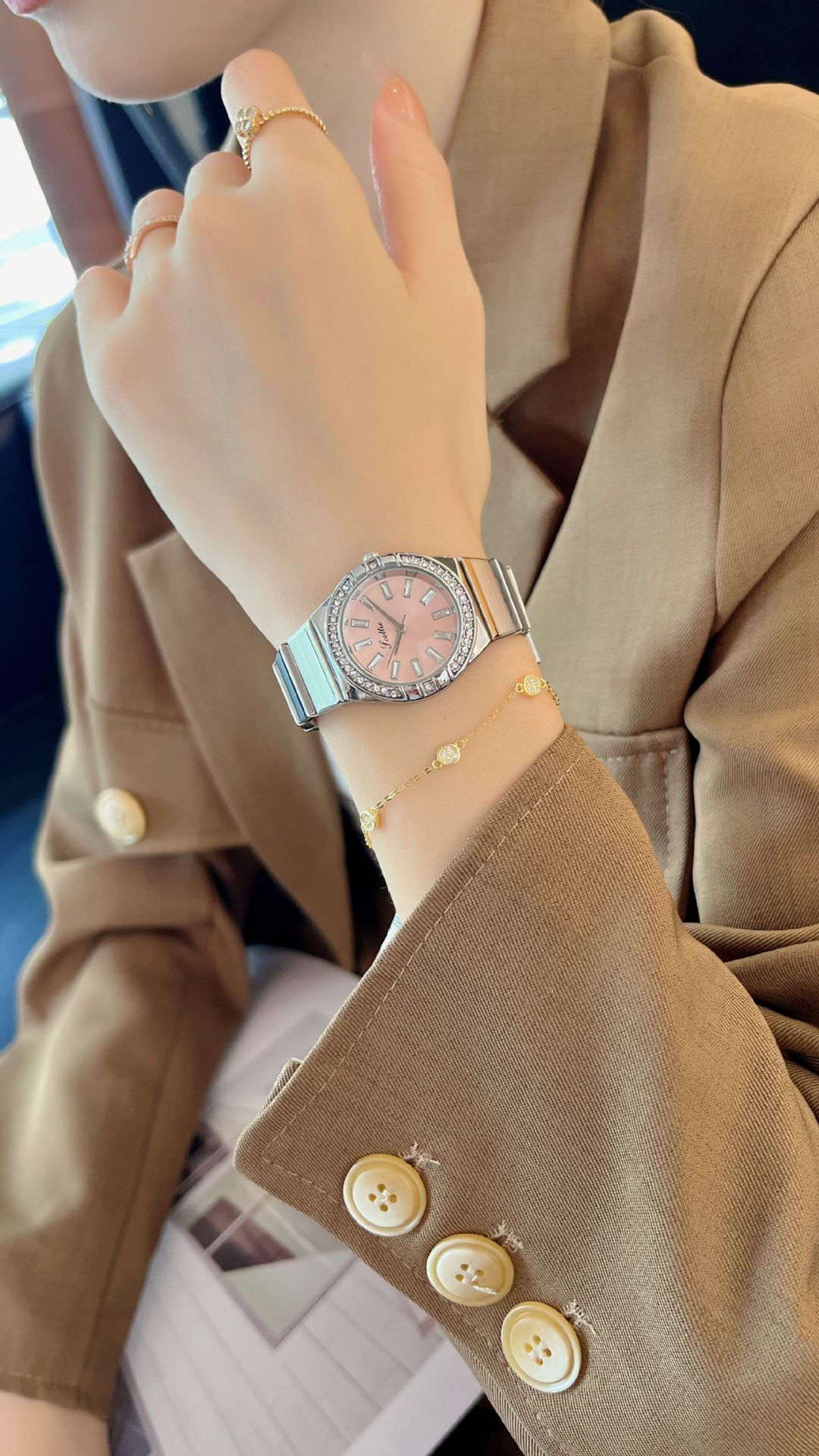 80g Weight Tempered Glass Mirror Material Alloy Strap Material Watch Classification Pointer Display Type Butterfly Double Snap Buckle Style Round Dial Shape Holiday, Office, Daily Occasion Quartz Movement Round, Rectangle Pattern All Seasons Season Women's Gender Casual, Elegant, Glam Style Casual Elegant Glam Round Rectangle Butterfly Double Snap Quartz Watch 8