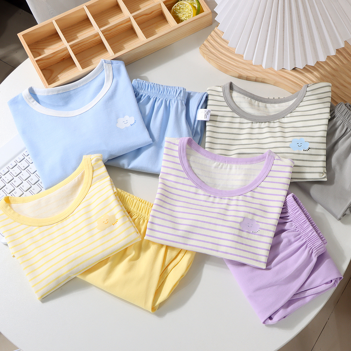 Primavera y verano delgada pijamas de algodón a rayas para niños y niñas, ropa para el hogar, ropa de aire acondicionado para bebés, set de padres e hijos