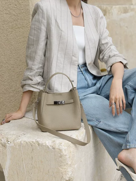 Early Spring Vintage Lock Buckle Top-Grain Leather Bucket Bag, Commuter Genuine Leather Fashion Shoulder Bag, Handbag, Crossbody Bag, Korean Style Small