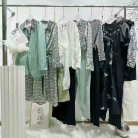 谷25春邦高级感修身西服套装连衣裙衬衫裤子品牌折扣直播一手货源