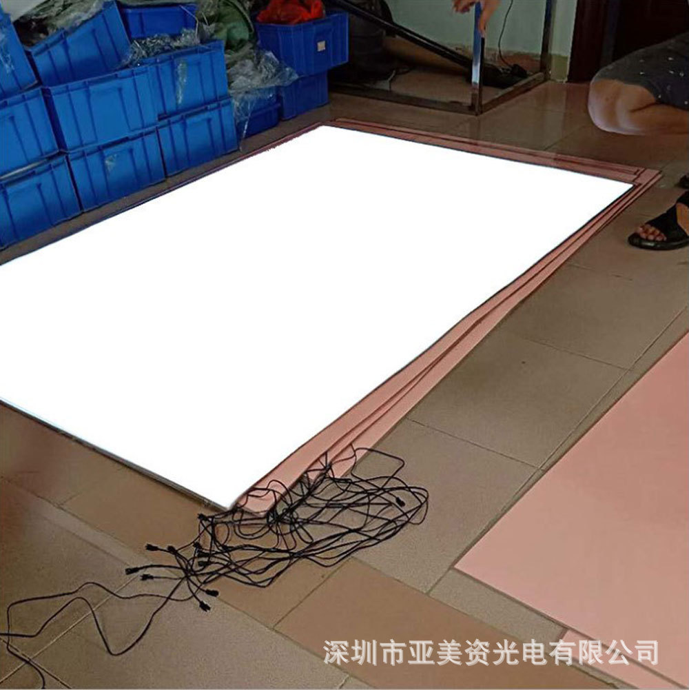 Factory produces 1m x 2m LED backlights (EL cold light emitting sheets) for various indoor and outdoor decorative advertising signs.