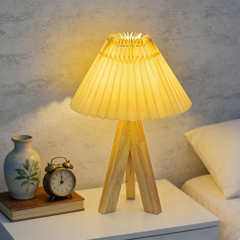 Nordic Retro Pleated Table Lamp for Bedroom Decoration, Bedside Lamp, Solid Wood, Trendy Ins-Style, Remote-Controlled Small Night Light, Led Ambiance Light